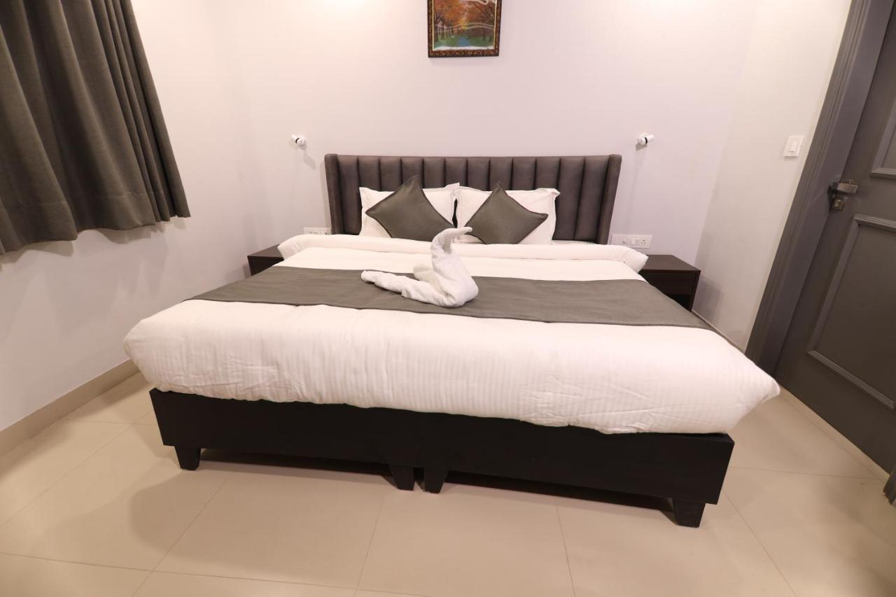Nirpra Regency Hotell New Delhi Exteriör bild