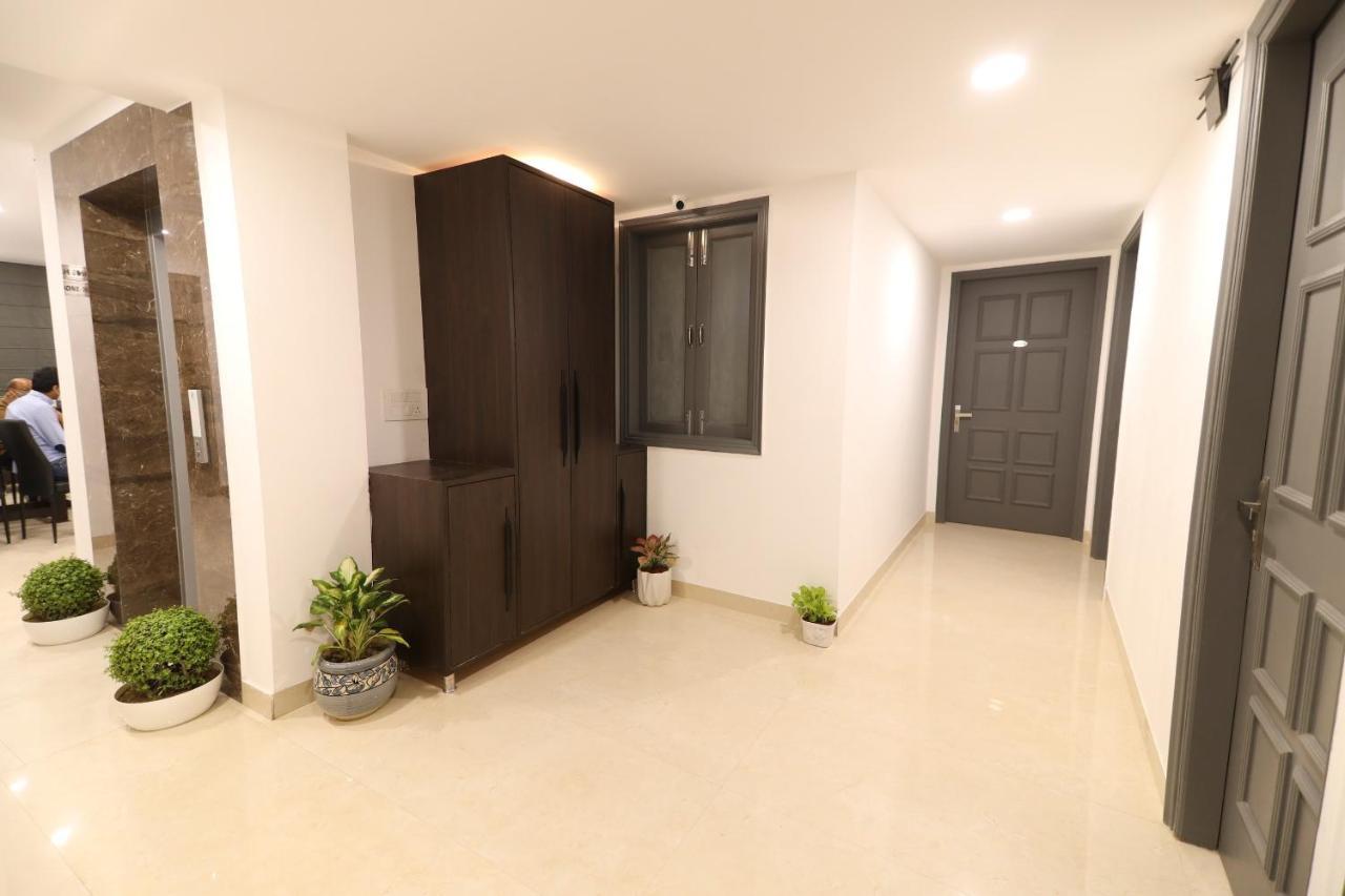 Nirpra Regency Hotell New Delhi Exteriör bild