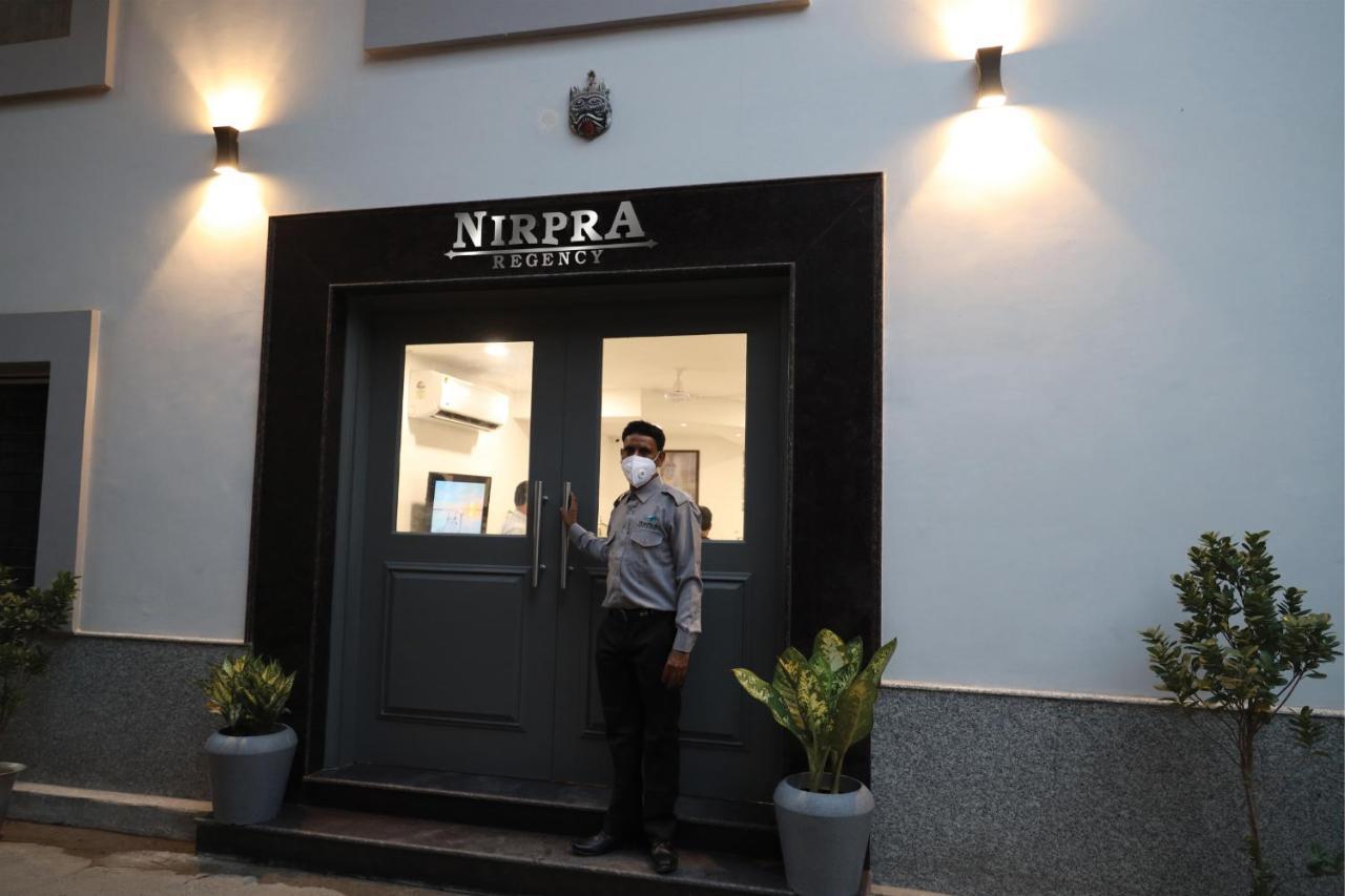 Nirpra Regency Hotell New Delhi Exteriör bild