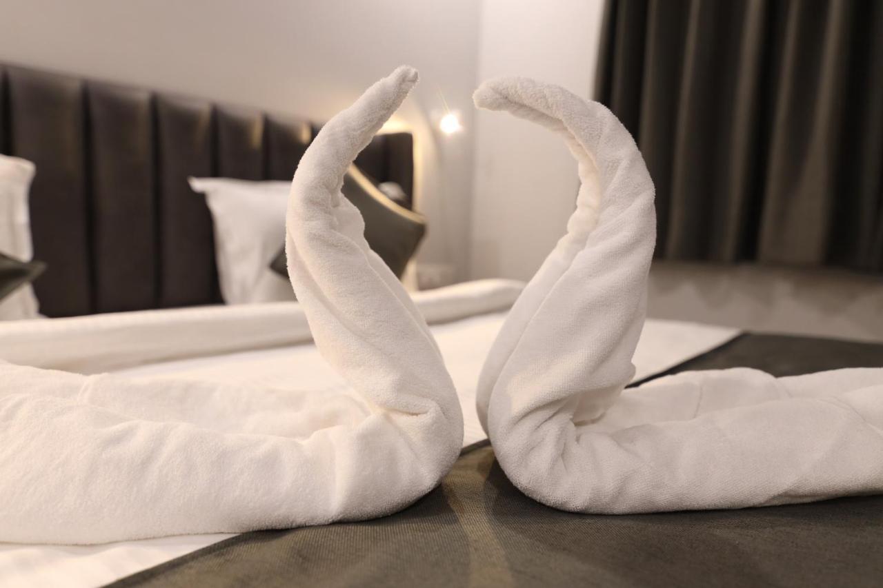 Nirpra Regency Hotell New Delhi Exteriör bild
