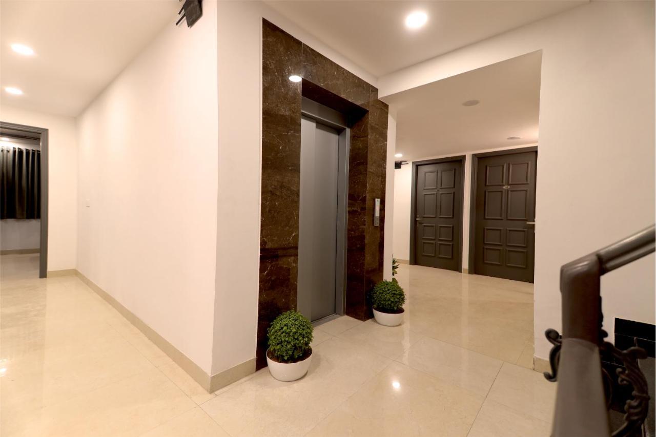 Nirpra Regency Hotell New Delhi Exteriör bild