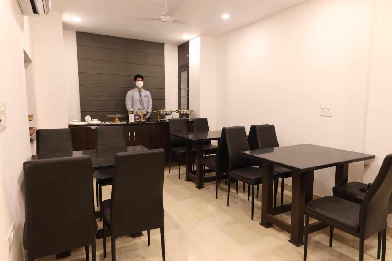 Nirpra Regency Hotell New Delhi Exteriör bild