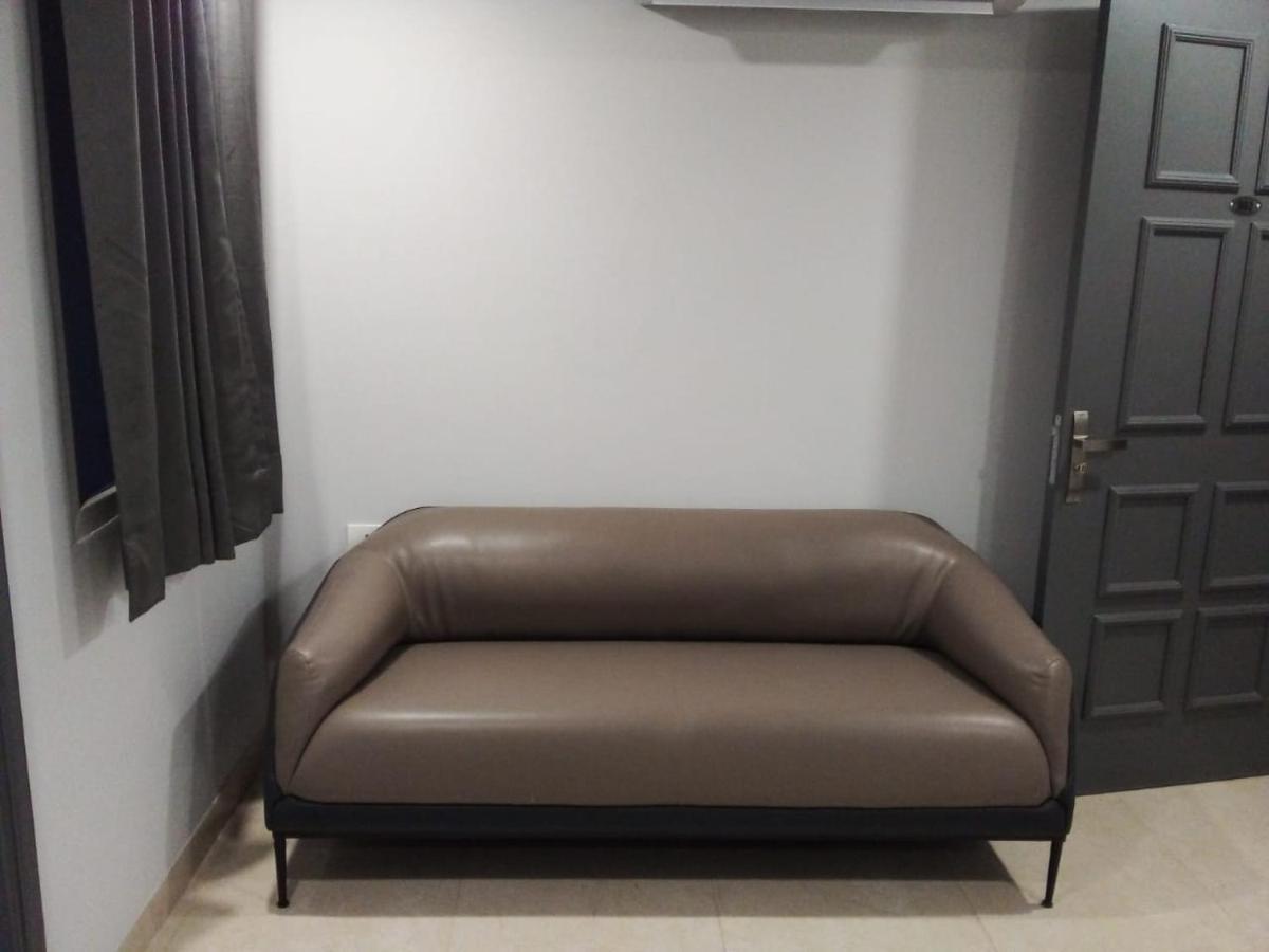 Nirpra Regency Hotell New Delhi Exteriör bild